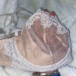 Victoria’s Secret Dream Angels Nude White Lace Bra
